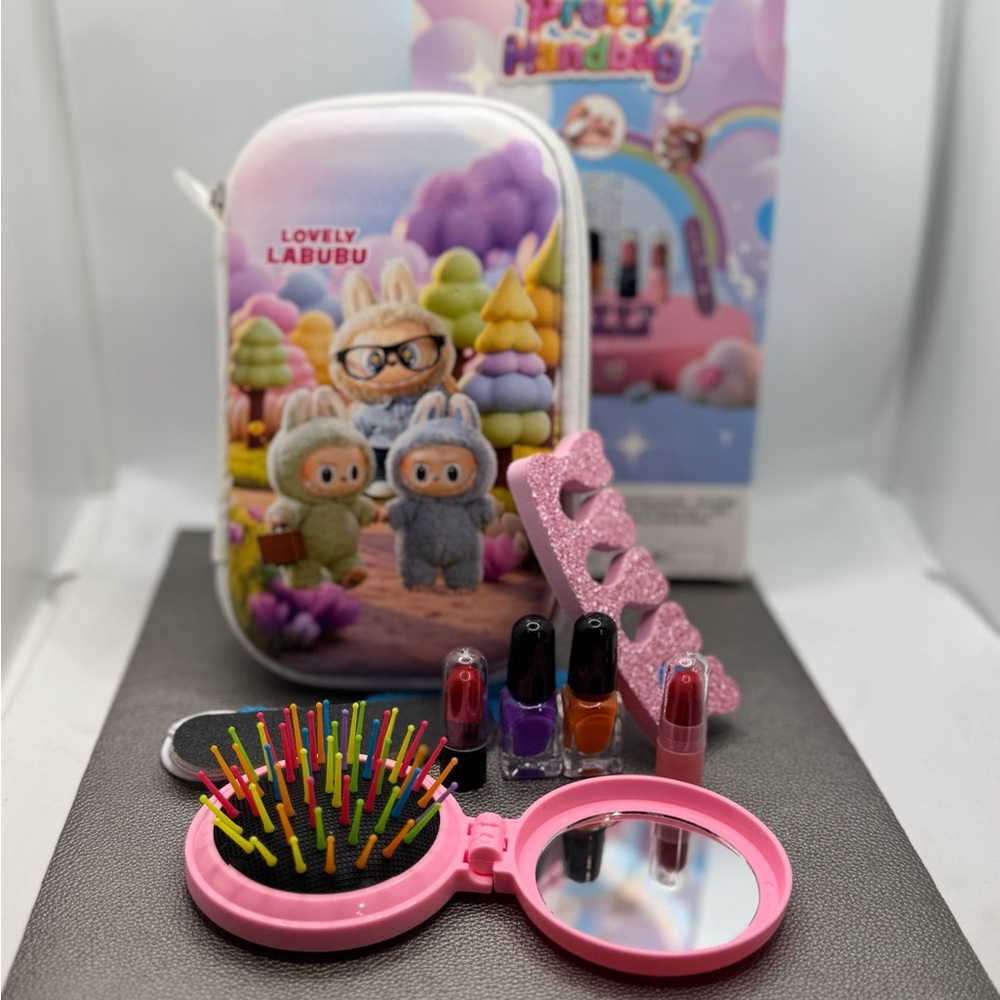 💸 5 for $50 Lovely Labubu and Friends Makeup Case - Picture 6 of 7